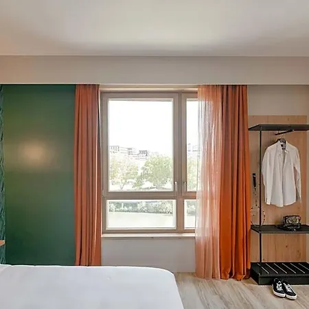 - Paris Pleyel - L'ile Saint Denis Hotel 3*